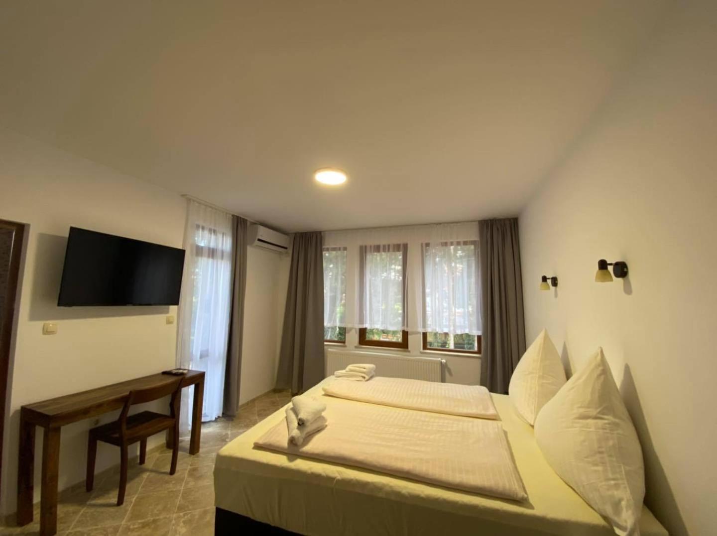 D Villa Mineralni Bani Εξωτερικό φωτογραφία